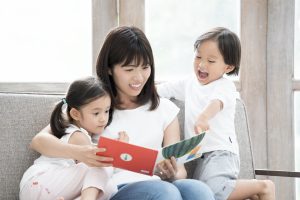 1-3歲親子共讀教戰手冊：太好動怎麼辦？善用「五指閱讀法」！